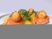Gebackene Wachteleier mit Lachs und Orange.