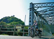 SF unterwegs - Südtirol Moderatorin Andrea Jansen mit dem Velo unterwegs zwischen Bozen und dem Kalterersee