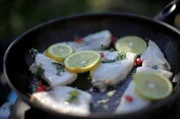 Mit Bergamottensaft marinierter Schwertfisch ist eine beliebte kalabrische Spezialität.
