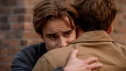 Arthur (Vivian Frey) sieht ein, dass er niemanden eine Hilfe ist und besser Lüneburg verlassen sollte. Aber Till (Francesco Oscar Schramm) braucht ihn gerade jetzt!