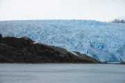 2. Seetag von Castro auf der Insel Chiloé in Chile nach Punta Arenas in Chile. Impressionen der chilenischen Fjordwelt. Im Bild der Asia Gletscher.