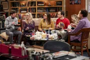 (v.li.): Simon Helberg (Howard Wolowitz); Melissa Rauch (Bernadette Rostenkowski-Wolowitz); Mayim Bialik (Amy Farrah Fowler); Jim Parsons (Sheldon Cooper); Kaley Cuoco (Penny); Johnny Galecki (Leonard Hofstadter)