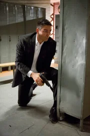 Reese (Jim Caviezel)