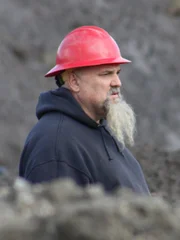 Todd Hoffman beobachtet die ganze Arbeit, die getan werden muss.