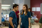 Dr. Cain Diaz (Mark Consuelos) und Dr. Jordan Alexander (Jill Flint)
