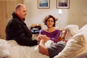 Hubert Kirchleitner (Bernhard Ulrich), Fanny Brunner (Katrin Lux) und Gregor Brunner (Holger Matthias Wilhelm) können endlich ihren Streit begraben.