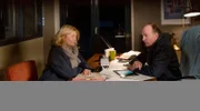 Berg voller Arbeit: Die Anwälte Isa von Brede (Sabine Postel, l.) und Markus Gellert (Herbert Knaup, r.) bleiben, dick eingepackt, wieder länger im Büro.