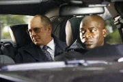 Red (James Spader, l.), Dembe Zuma (Hisham Tawfiq)