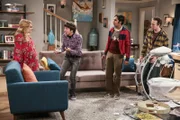 Während die werdenden Eltern Bernadette (Melissa Rauch, l.) und Howard (Simon Helberg, 2.v.l.) sich auf ihr Baby freuen und die Entbindung immer näher rückt, bahnt sich zwischen Raj (Kunal Nayyar, 2.v.r.) und Stuart (Kevin Sussman, r.) ein Konflikt an ...