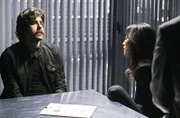 Liz (Aya Sumika, r.) ermittelt in einem neuen Mordfall. Doch hat Chris McNall (Adam Goldberg, l.) etwas damit zu tun?