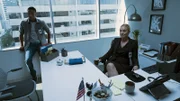 Damon Byrd (Arlen Escarpeta, l.), Agent Aria Price (Elisabeth Röhm, r.)