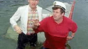 Kapitän Benno (Willi Thomczyk, r.) und Matrose Lothar (Rene Heinersdorff) erleiden mit ihrem neuen Boot Schiffbruch...