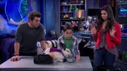 v.li.: Max Thunderman (Jack Griffo), Dr. Colosso, Billy Thunderman (Diego Velazquez), Phoebe Thunderman (Kira Kosarin)