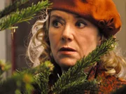Nicht unbedingt in Weihnachtsstimmung: Die "obdachlose" Rita (Jutta Speidel).