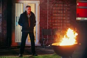 Der Schwindel um die Geldtasche fliegt auf und Frank (Christopher Walken) wird in die Ecke gedrängt. Als er Zuhause zur Rede gestellt wird, zeigt Frank sein wahres Gesicht.