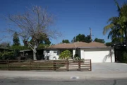 Tarek und Christina El Moussa wollen heute wieder mit dem Kauf, der Renovierung und dem anschließenden Verkauf eines Hauses Profit schlagen. Das heutige Projekt ist ein Haus in Anaheim, Kalifornien. Gelingt es dem Ehepaar das Haus so auf Vordermann zu bringen, dass es profitabel verkauft werden kann?
