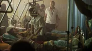 Der Schweizer Arzt Urs Schneider sucht in den Spitälern von Thailand nach Mirelle Brefin - Samuel Streiff als Urs Schneider.
