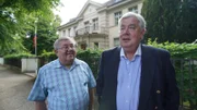 Nigel Dunkley und Jean-Paul Staub vor der ehemaligen Villa Colonel, Sitz der französischen Militärmission in Potsdam.