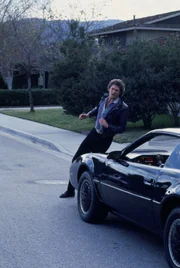 Marco Berio, ein ehemaliger Mitarbeiter von F.L.A.G, nutzt seine Kenntnisse von K.I.T.T. um die CPU des Trans Am außer Kraft zu setzen und ihn gegen seinen Besitzer Michael Knight zu wenden.