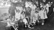 Der Kennedy-Clan. Die Verwendung des sendungsbezogenen Materials ist nur mit dem Hinweis und Verlinkung auf RTL+ gestattet.