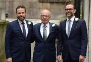 Medienunternehmer Rupert Murdoch (M.) und seine Söhne Lachlan Murdoch (l.) und James Murdoch (r.).
