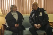 Tootie McKay (Christiana Blain, l.); Officer Marvin Sandeford (Ruben Santiago-Hudson, r.)