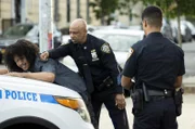 Officer Marvin Sandeford (Ruben Santiago-Hudson, Mitte)