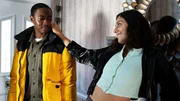 Christian (Gamba Cole) bemerkt, dass Rani (Rhianne Barreto) sich verändert und ist sich nicht sicher, ob ihm das gefällt.