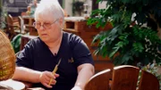 Agathe Bonnet führte 40 Jahre lang ein Doppelleben: Tagsüber im Beruf als Kriminalbeamtin und abends als leidenschaftliche Hobby-Gastronomin. Nun, im wohlverdienten Ruhestand, konzentriert sie sich nur noch auf ihre Leidenschaft für die regionale deutsche Küche.
