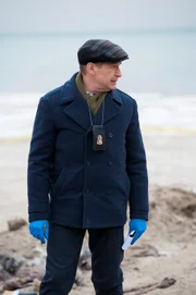 Jimmy Price (Scott Thompson) ist ein wahres Genie, was die Gerichtsmedizin und Technologie angeht. Kann er einen Hinweis auf den grausamen Mörder finden?; Jimmy Price (Scott Thompson) ist ein wahres Genie, was die Gerichtsmedizin und Technologie angeht. Kann er einen Hinweis auf den grausamen Mörder finden?