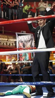 Booth (David Boreanaz) im Wrestling-Ring.