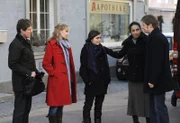 Der Umzugswagen ist gepackt und es ist Zeit für Yildiz Abschied zu nehmen. Von links: Roland Bamberger (Horst Kummeth), Caroline Ertl (Teresa Rizos), Nina Kreutzer (Andrea Schmitt), Yildiz Kesoglu (Jale Arikan) und Ludwig Brunner (Martin Wenzl).