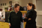 Annalena wird durch Bamberger klar gemacht: Sie muss sich selbst vergeben: Roland Bamberger (Horst Kummeth) und Annalena Brunner (Heidrun Gärtner).