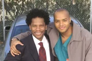Die Turk Brüder: Kevin (D.L. Hughley, l.) und Chris (Donald Faison, r.) ...