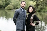 Hercule Flambeau (John Light) und seine Tochter Marianne Delacroix (Gina Bramhill) sind Kunstdiebe und treten in einem Wettbewerb gegeneinander an.