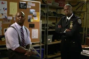 Terry Jeffords (Terry Crews, l.); Captain Ray Holt (André Braugher, r.)