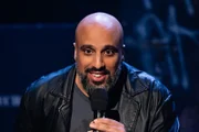 Comedian Abdelkarim ist zu Gast bei Till Reiners und berichtet von Fantreffen der besonderen Art.