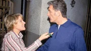 Nikola (Mariele Millowitsch) macht Schmidt (Walter Sittler) Vorhaltungen, dass er nicht das Recht hatte, ihren Koffer weg zu geben.