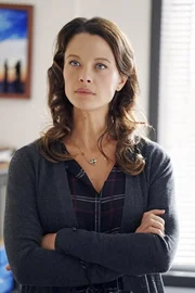 Tony trifft auf Jeanne (Scottie Thompson), während er einem Hinweis über Ärzte im Sudan nachgeht. Doch die gemeinsame Vergangenheit der beiden hat eine sehr angespannte Situation zur Folge ... Tony trifft auf Jeanne (Scottie Thompson), während er einem Hinweis über Ärzte im Sudan nachgeht. Doch die gemeinsame Vergangenheit der beiden hat eine sehr angespannte Situation zur Folge ...