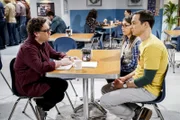 L-R: Leonard (Johnny Galecki); Amy (Mayim Bialik); Sheldon (Jim Parsons)