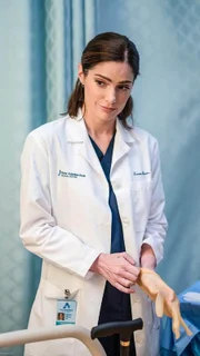 Dr. Lauren Bloom (Janet Montgomery)