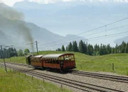 Fahrt mit der historischen Dampflokomotive auf die Rigi; Martin Schilt filmt die Fahrt der Rigibahn.