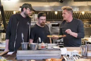 Gordon Ramsay (r.)