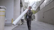 Tut alles, um Riley zu finden und die Welt vor dem Ausbruch eines neuen Krieges zu beschützen: Angus MacGyver (Lucas Till) ...
