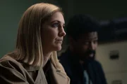 Sergeant Haines (Grace Calder) und DS Selforth (Kojo Kamara) kommen der Lösung des Falls immer näher. Ein genauerer Blick auf die Beweise bringt die entscheidende Erkenntnis. Sergeant Haines (Grace Calder) und DS Selforth (Kojo Kamara) kommen der Lösung des Falls immer näher. Ein genauerer Blick auf die Beweise bringt die entscheidende Erkenntnis.