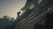 Albert Lin erklimmt die Stufen der Pyramide in Palenque, Chiapas, Mexiko. Albert Lin und sein Team enthüllen eine der ältesten und größten vorklassischen Städte, die jemals in der Welt der Maya entdeckt wurden und tief im mexikanischen Lacandón-Dschungel verborgen sind.
