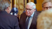 Klaus-Michael Kühne gehört zu den drei reichsten Deutschen und spendet viel Geld in seiner Heimatstadt Hamburg. Seinen Wohnsitz hat der Milliardär allerdings im Steuerparadies Schweiz.