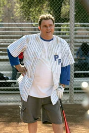 Auch Det. Nick Vera (Jeremy Ratchford) spielt mit beim alljährlichen Softballturnier ...