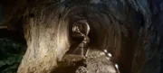 Der Eupalinos-Tunnel auf der Insel Samos gilt als Meisterwerk der antiken Ingenieurskunst. Er wurde von zwei Seiten gleichzeitig in den Berg getrieben, wobei die Abweichung in der Mitte unter einem Meter beträgt.