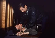 Spender (Chris Owens, l.); Fox Mulder (David Duchovny, r.)